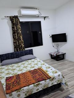 Nav's B&B - 5