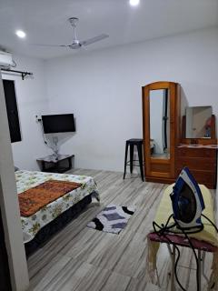 Nav's B&B - 4