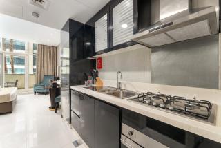 Poolside Studio with Canal Views and Near Dubai Mall - 4