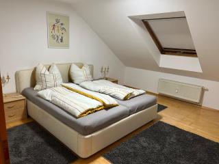 Dachgeschoss Wohnung - 2
