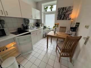 Im Herzen City Kiel 1 Zi Whg pure Gemütlichkeit, eigener Parkplatz,10 m Fußweg zur Universität zu Kiel, 5 min zur Uniklinik, Ostsee, - 0