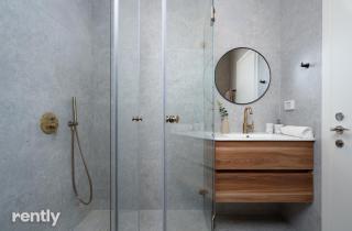 Luxury Suites With Balcony And Jacuzzi At Sea Side By Rently - 1