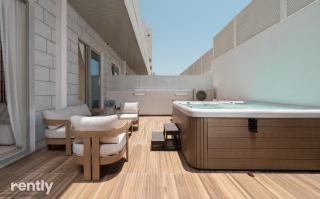 Luxury Suites With Balcony And Jacuzzi At Sea Side By Rently - 7