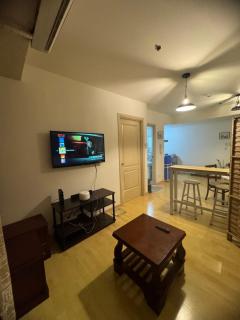 SOHO Central 1 Bedroom with Balcony near MRT EDSA SHAW PIONEER Greenfields SM Megamall Ortigas - 9