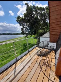 Cozy lakefront wooden house - 8