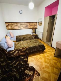 Lovely Goris - 1