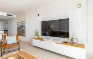 Sophisticated Two Bed Apartment in Pure South with Sea View - 8