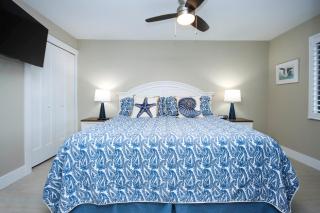 Island oasis - Beachfront condo on Sanibel Island - Sandalfoot 2C3 - 2