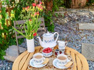 Pam's Cottage - 1