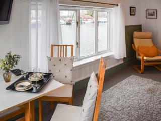 Riverside Retreat - 6