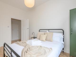 Pass the Keys Family Home in Heart of Leeds - Free Parking - 5