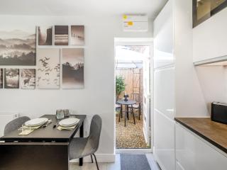 The Hideaway - Uk49451 - 6