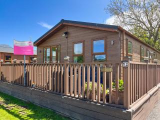 Hazelnut Lodge - 8