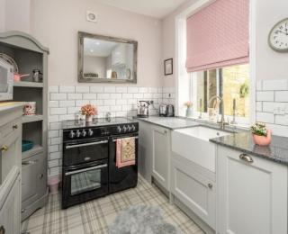 Charming country cottage at a Victorian Station - 7