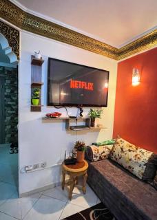 Cozy Modern Apartment with Netflix & Free Parking - 1
