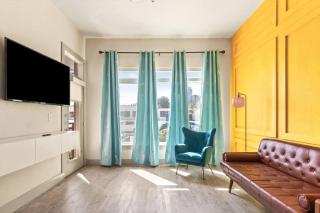 Pool, King Bed, Free Parking | Prime Location - 0