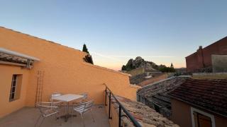 Cozy 60M T4 duplex avec terrasse rooftop - 7