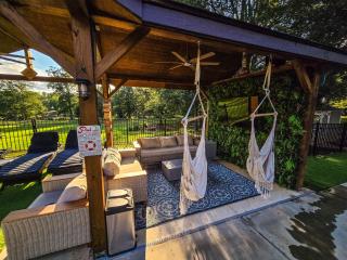 Lakefront 6BR house with Pool, Game Room & Private Pier - 5