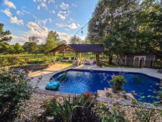 Lakefront 6BR house with Pool, Game Room & Private Pier - 1