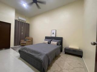 Ayrizq Spacious Homestay 3R3B KotaSAS Kuantan - 3