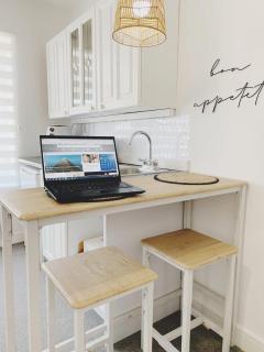 Coastal Retreat Guest Suite - 9