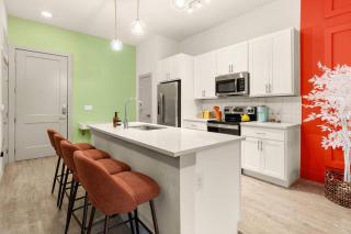 Infinity Pool & Park Free! Riverwalk access! - 5