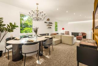 Contemporary Mews Home - 9