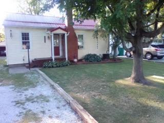 Cozy 2 Bedroom Home - 0