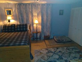 Cozy 2 Bedroom Home - 1