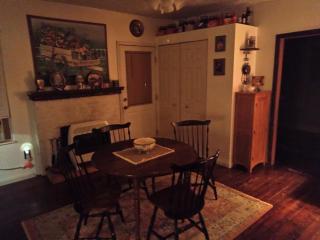 Cozy 2 Bedroom Home - 2
