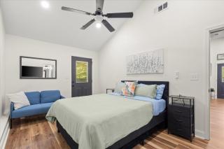2BD 2BA Designer Cottage in Decatur - 2