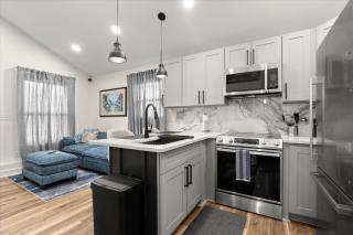 2BD 2BA Designer Cottage in Decatur - 4