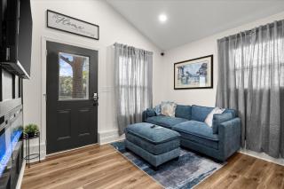 2BD 2BA Designer Cottage in Decatur - 7