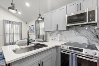 2BD 2BA Designer Cottage in Decatur - 3