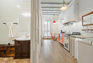 Cozy Central Barcelona Stay Your Urban Retreat - 4