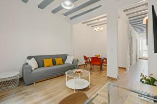 Cozy Central Barcelona Stay Your Urban Retreat - 3