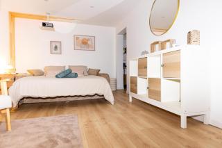 Luxurious studio with Sauna, Video projector, Garden - 0