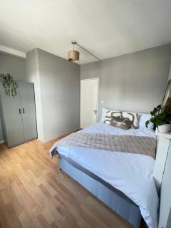 Skyline View Apartment, Close to Tube & Central - 2