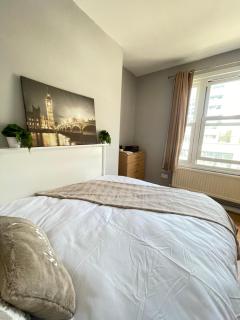 Skyline View Apartment, Close to Tube & Central - 4