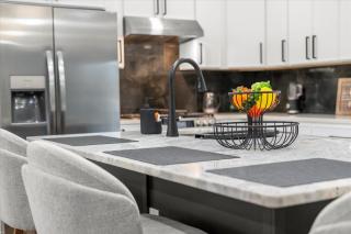 Spacious 3BR 3BA Home Modern Renovation - 9