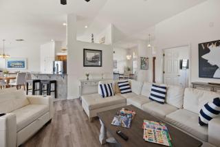 Apollo Beach Waterfront 4BR with Dock and Near Tampa - 4