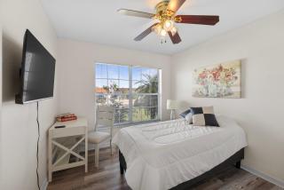 Apollo Beach Waterfront 4BR with Dock and Near Tampa - 2