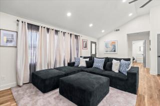 Spacious 3BR,3BA Modern Home - 5
