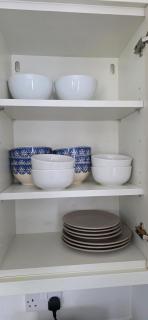 Barking 2 Bed Apt with Parking & Good Travel Links - 1