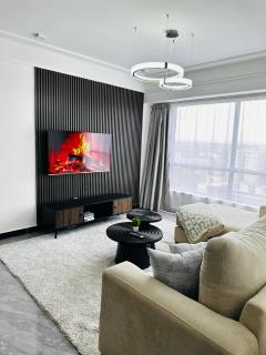 Alto Suites 14th Floor 2B with Pool, Gym and King Bed in Lavington - 0