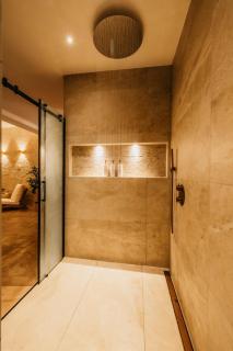 Luxury Suite with Sauna & Private Wellness - 1