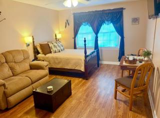 Comforts of Home 2 Bedroom 1 Bath No Kitchen - 9