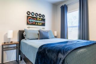 Rock & Roll House, Fiber Internet, ROKU TV, Washer & Dryer, by DT Chickasha & Leg Lamp! - 3
