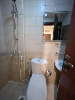 Spacious 3BR Stunning Lake Views - 9