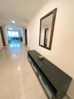 Spacious 3BR Stunning Lake Views - 8